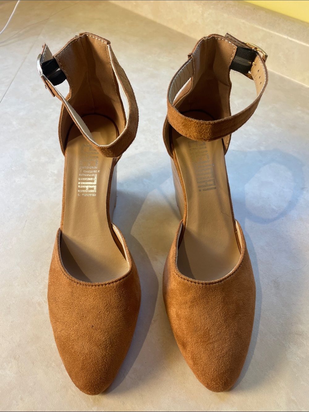 Women's Ankle Strap Pointed-Toe Heels in Cognac Brown